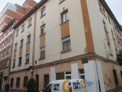 Piso en calle de Jacinto Benavente, 3